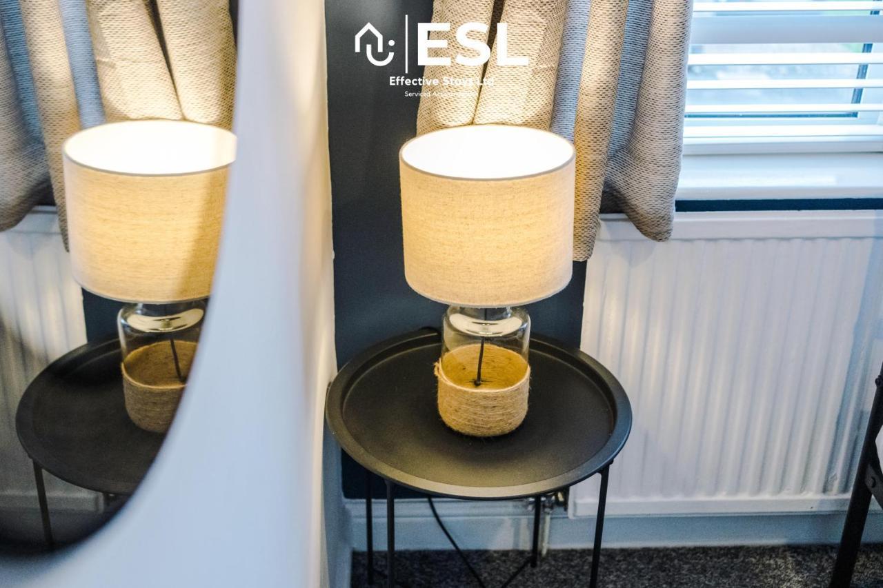 Open Plan - 3 Bedroom House - Garden And Outdoor Seating - Driveway Parking - Short Drive To City Centre Saughall Exteriér fotografie