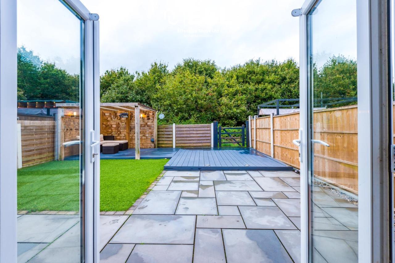 Open Plan - 3 Bedroom House - Garden And Outdoor Seating - Driveway Parking - Short Drive To City Centre Saughall Exteriér fotografie