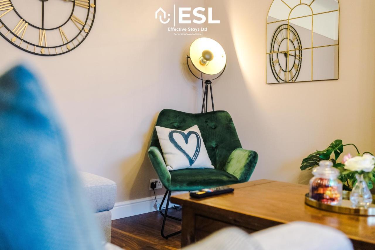 Open Plan - 3 Bedroom House - Garden And Outdoor Seating - Driveway Parking - Short Drive To City Centre Saughall Exteriér fotografie